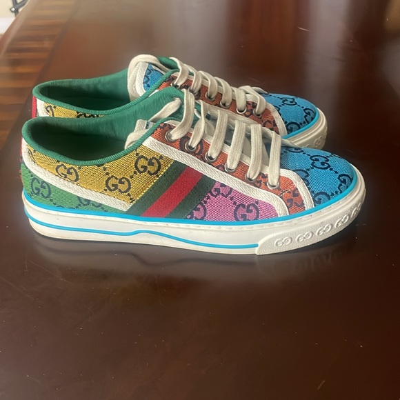 New Canvas Gucci Sneakers
61/2
Worn Twice
Multi Colored - Picture 2 of 4